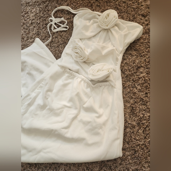 SHEIN Privé Cut Out Front Halter Neck Backless Dress - White - Picture 4 of 5